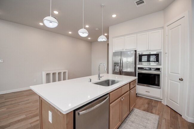 Building Photo - 16635 Bristol Steel Ln