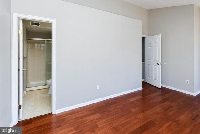 Building Photo - 2156 Commissary Cir