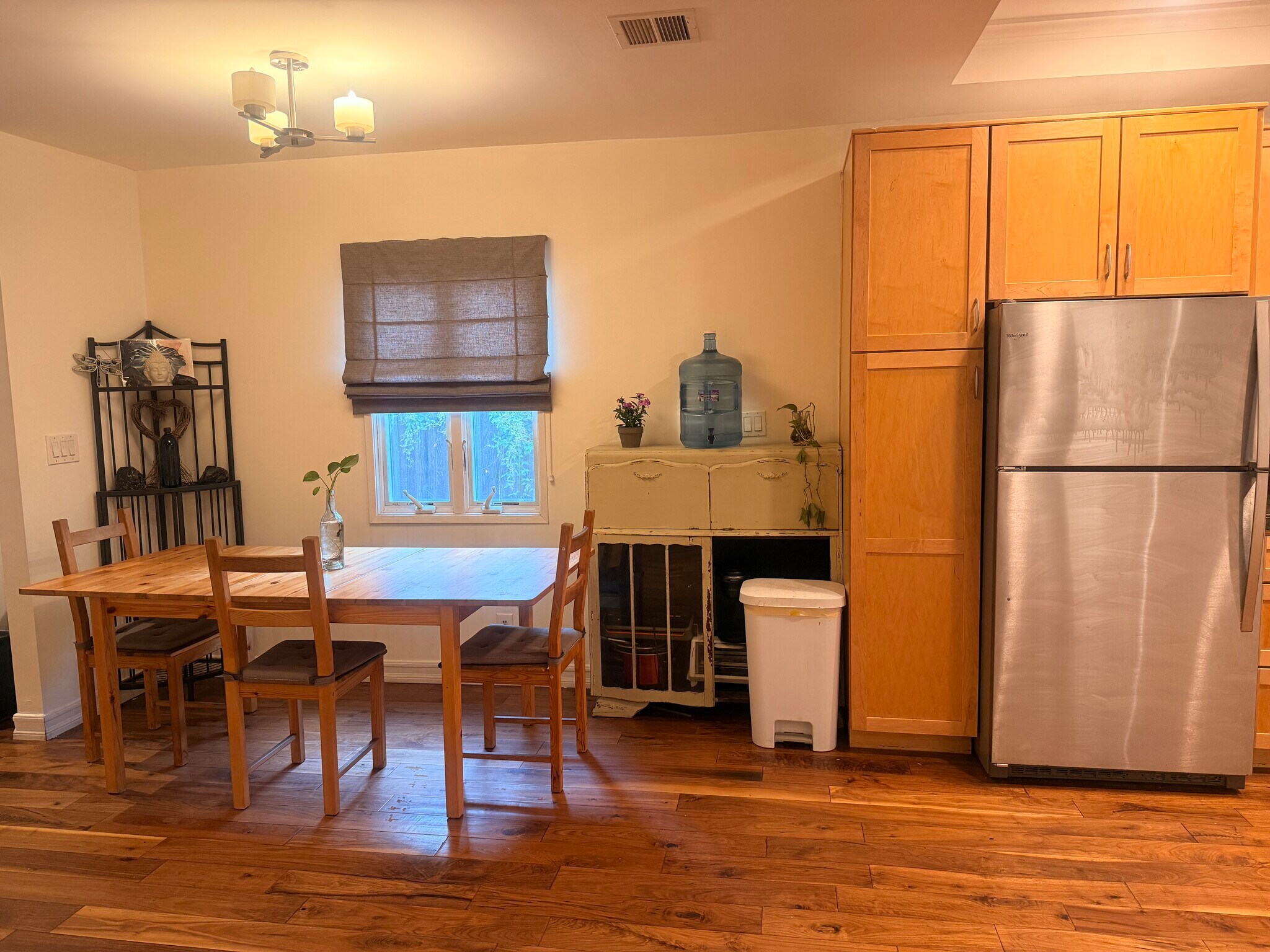 Building Photo - 22453 Clarendon St