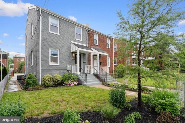 Building Photo - 5054 8th St NE