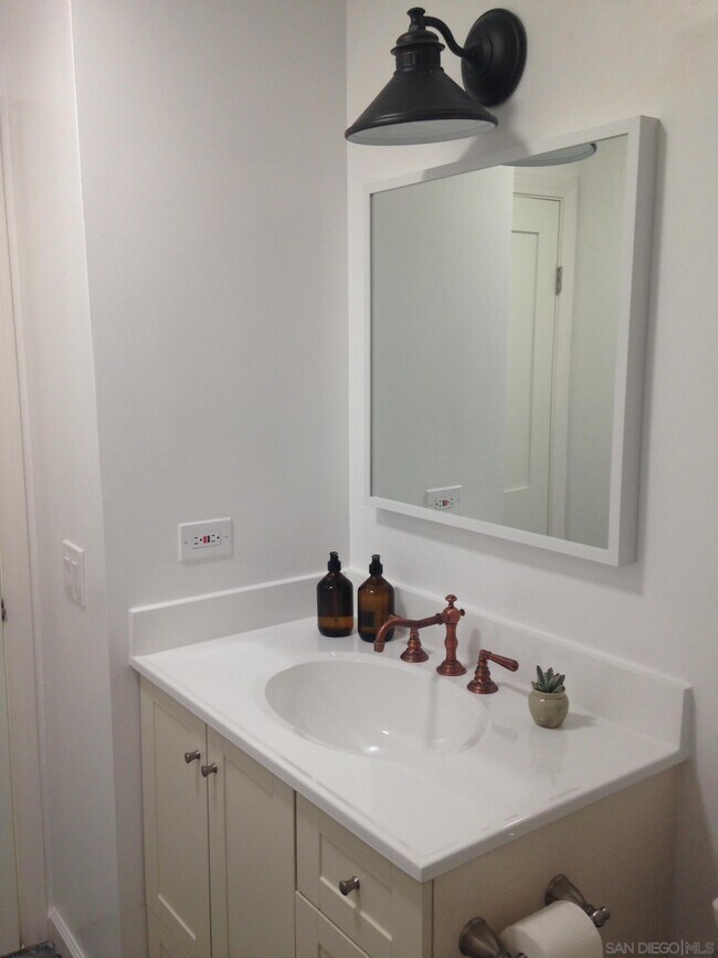 Building Photo - 357 Winsome Pl