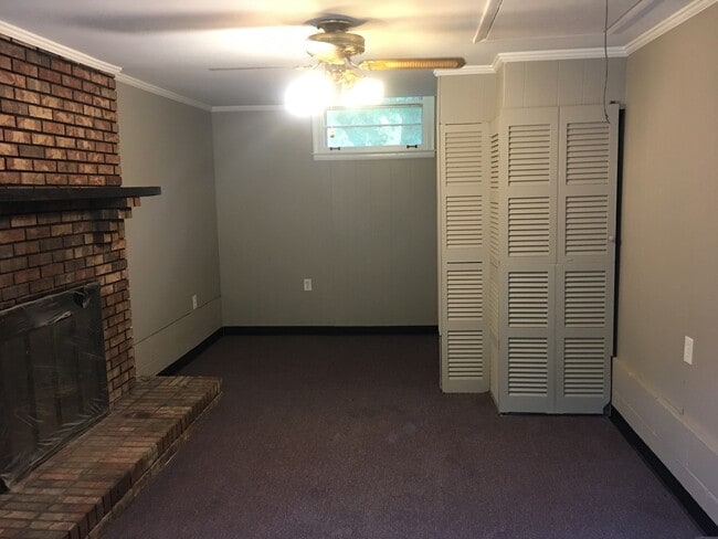 Building Photo - Brick Ranch House in Haywood Lane Area