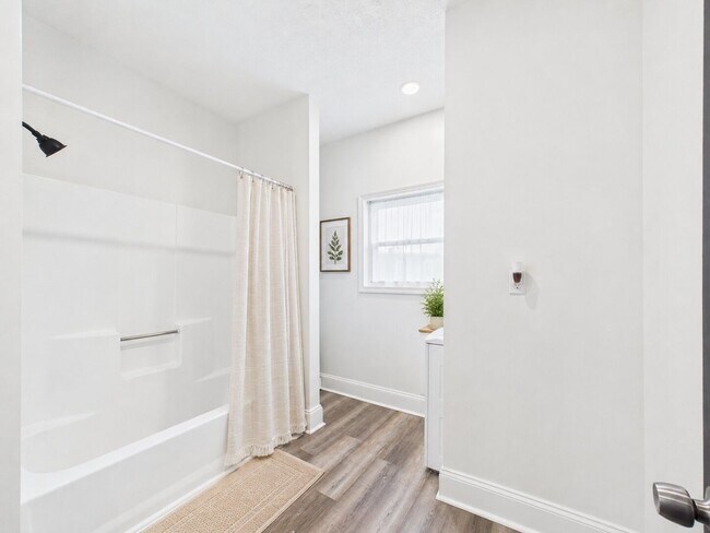 Building Photo - 2 story, 2 bed 1 bath house - newly remodeled AUGUST 1