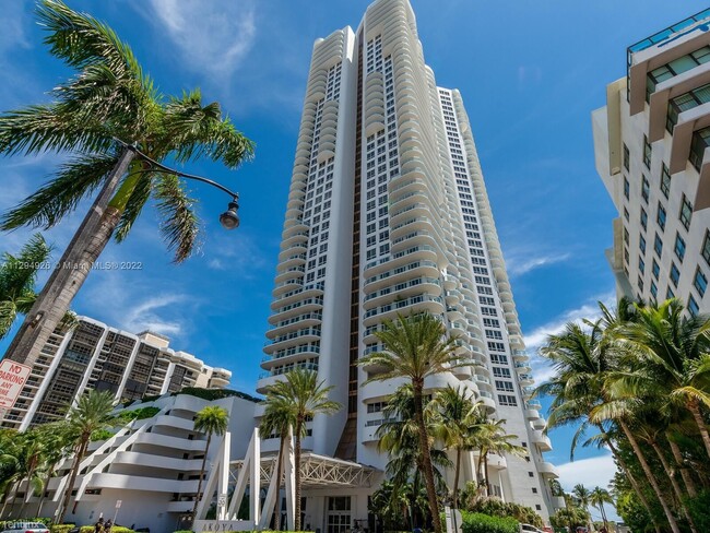 Building Photo - 1 br, 1 bath Condo - 6365 Collins Ave Lowe...