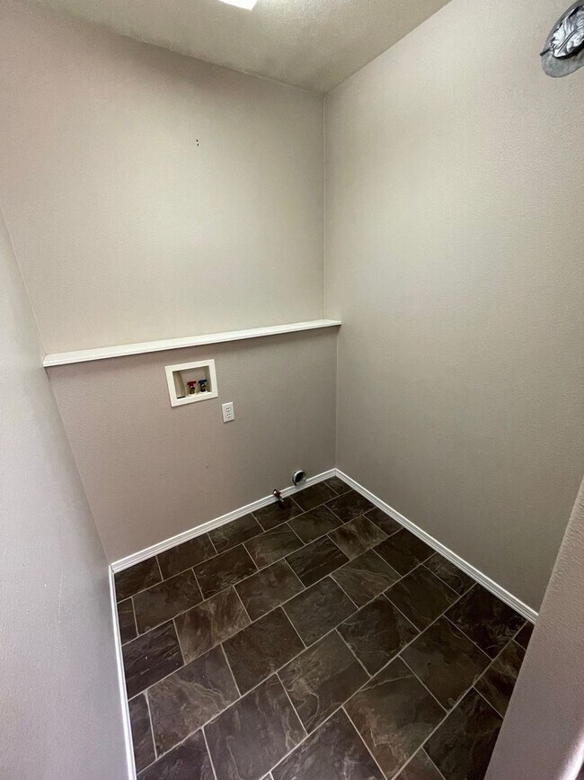 Building Photo - 3 Bedroom, 2.5 Bath Single Family Home