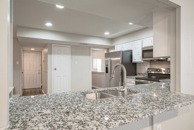 Building Photo - 1121 Via Del Rey