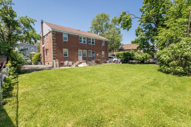 Building Photo - 581 Van Houten Ave