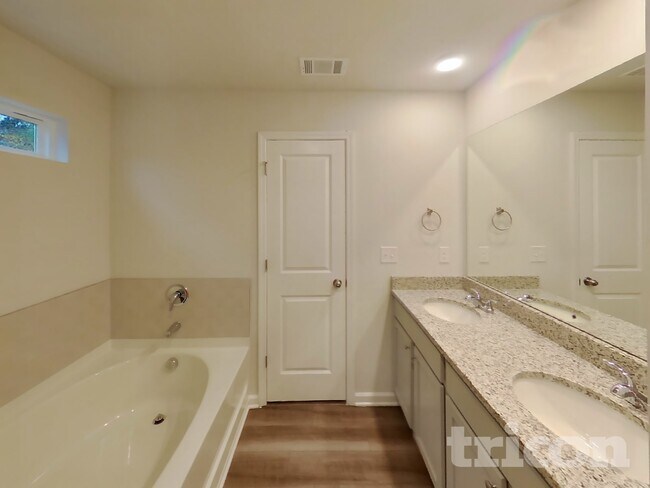 Building Photo - 100 Heard Ln