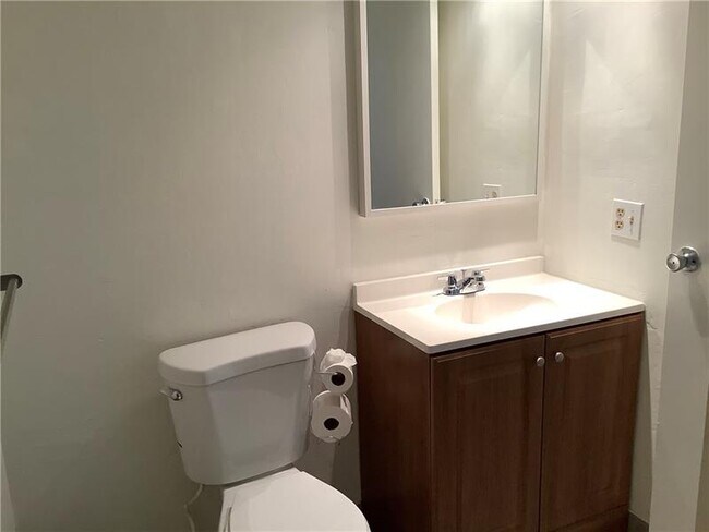 Building Photo - 557 Monaco Way