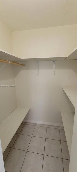 Building Photo - 1340 NE 28th Ave