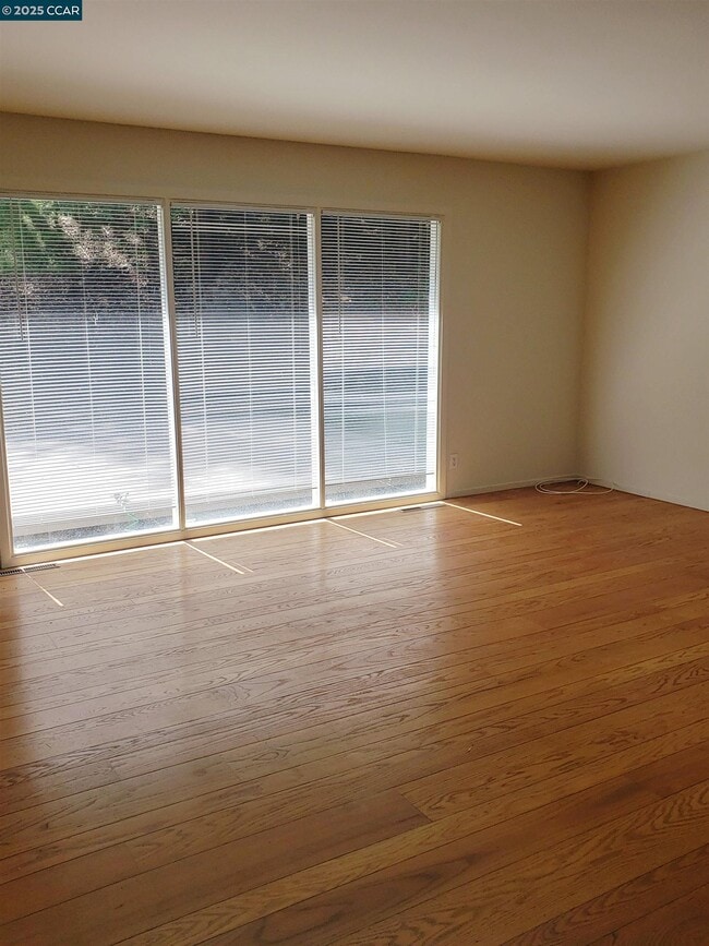 Building Photo - 44 Muth Dr