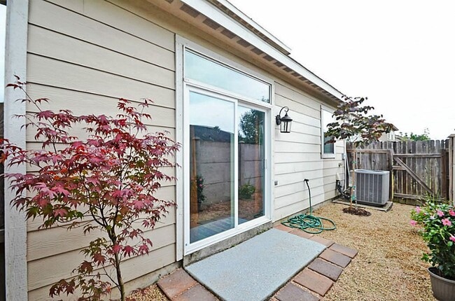 Building Photo - 12225 Medina Lake Dr