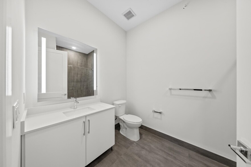 Building Photo - 121 34th St