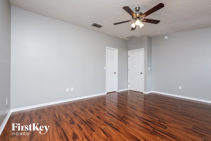 Building Photo - 1739 Crowned Ave