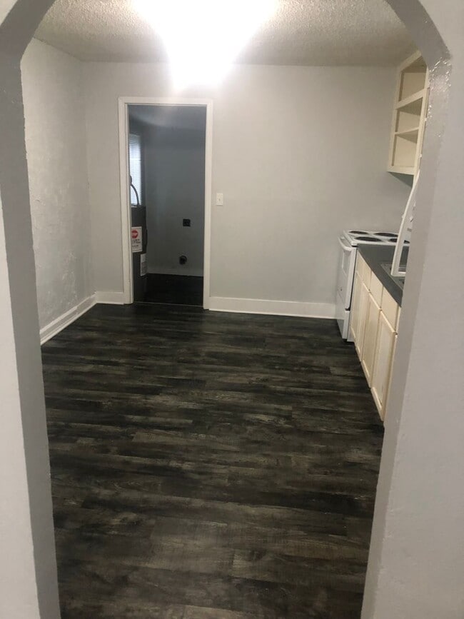 Building Photo - What a great price check this one out!