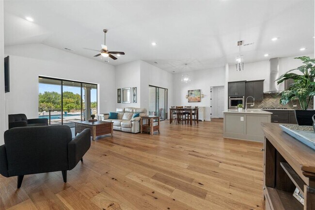 Building Photo - 104 Rolling Hills Ct