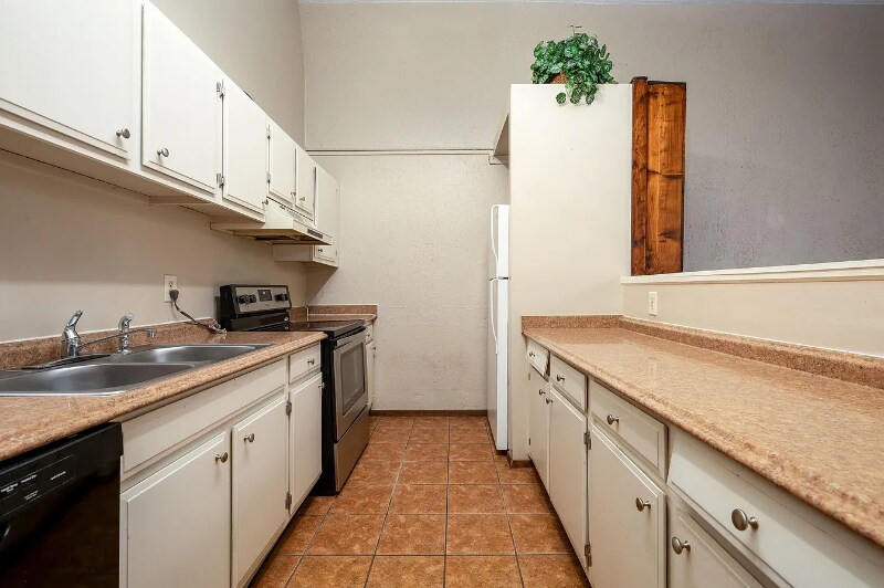 Building Photo - 107 S Front St