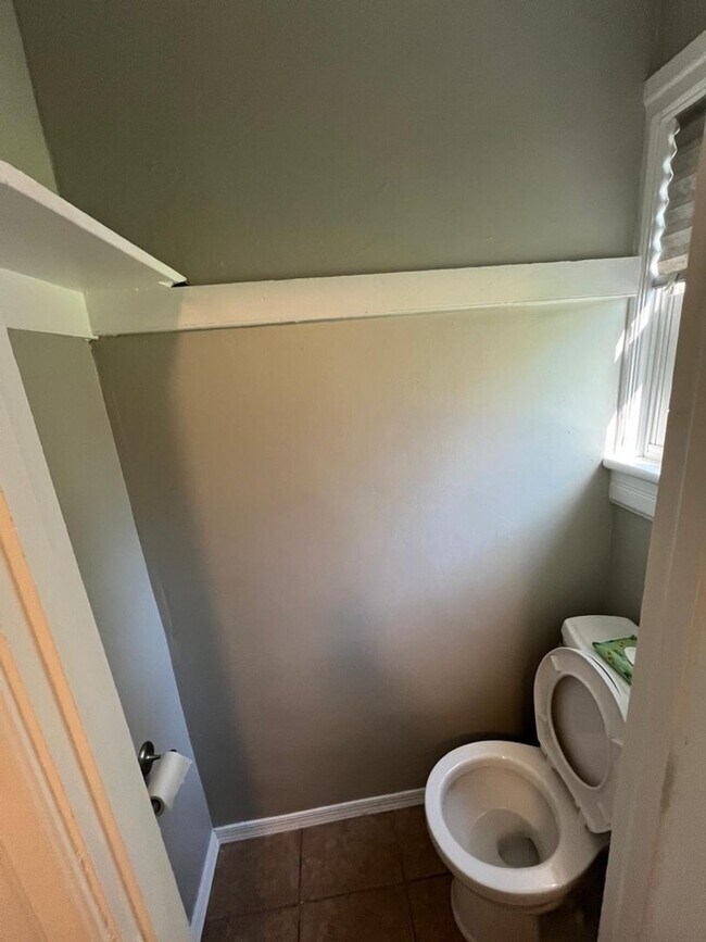 Building Photo - 4216 W Penn Ave