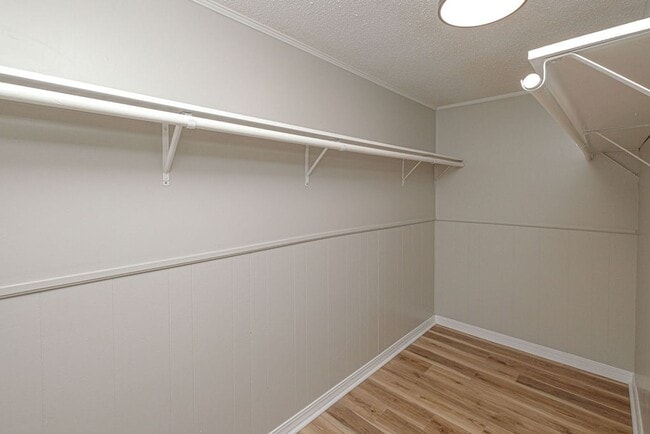 Building Photo - Newly Renovated - Move In Ready Home! 5 Bedrooms 3 Bathrooms