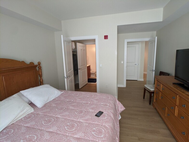 Building Photo - 4 Emerson Pl