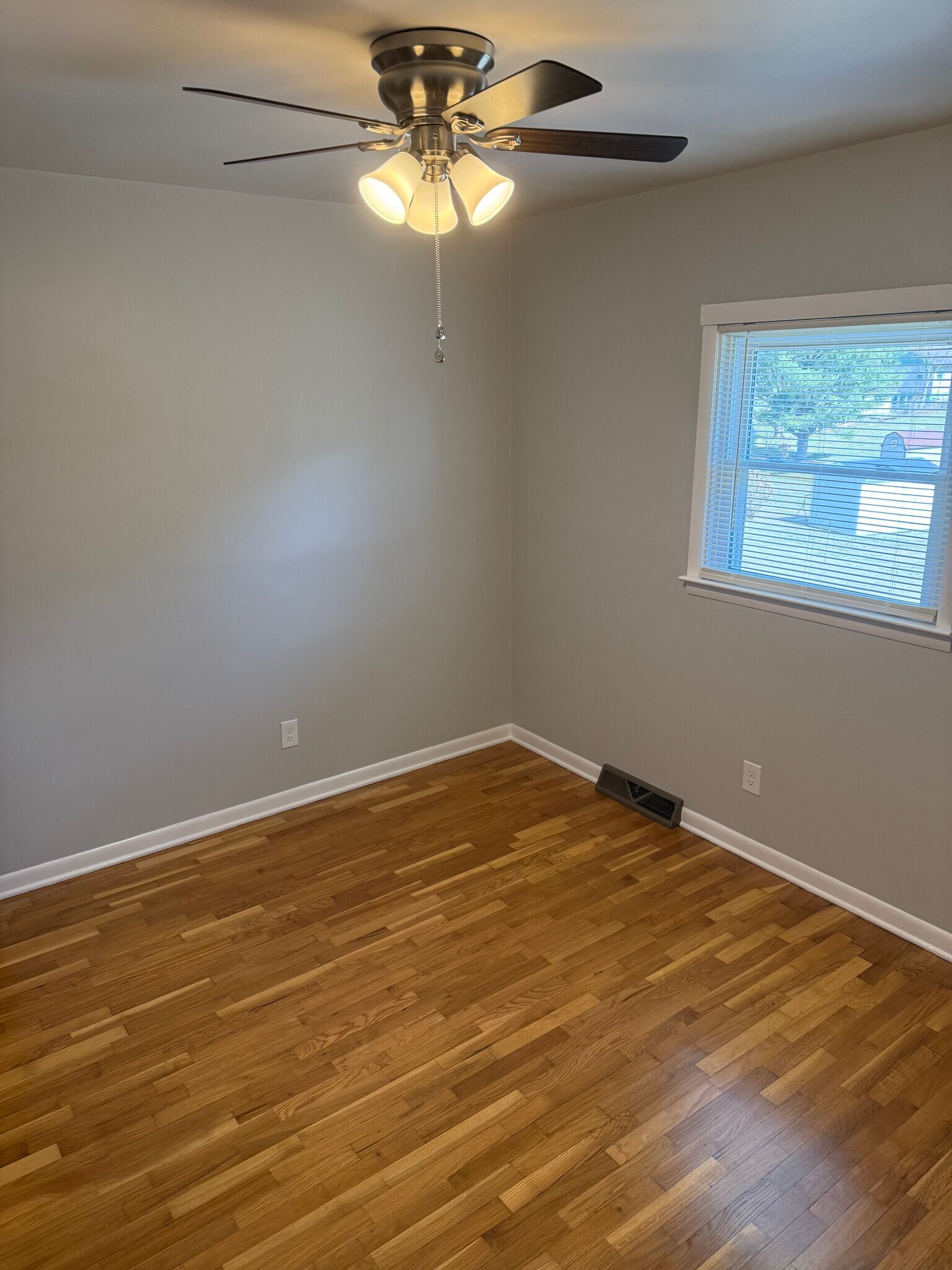 Building Photo - 1007 Harley St