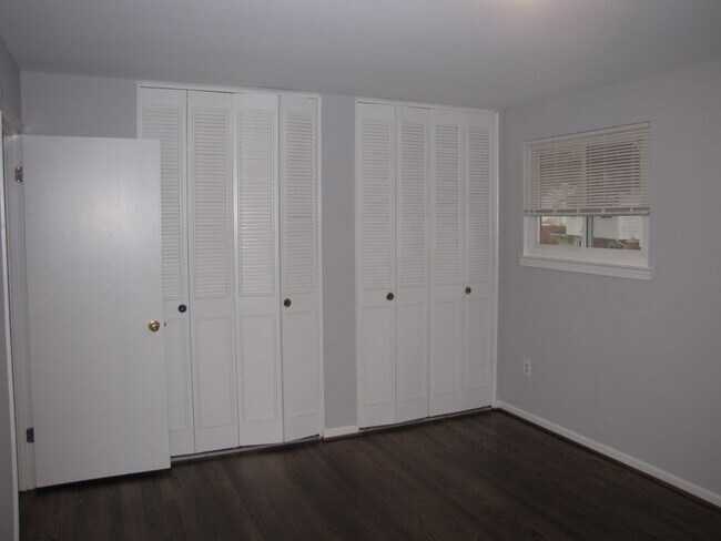Building Photo - Renovated 4 level single family home in Ki...