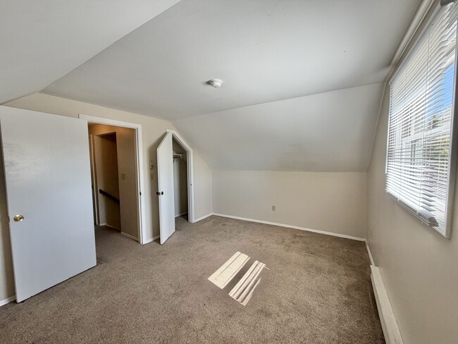 Building Photo - 1708 Saratoga Dr