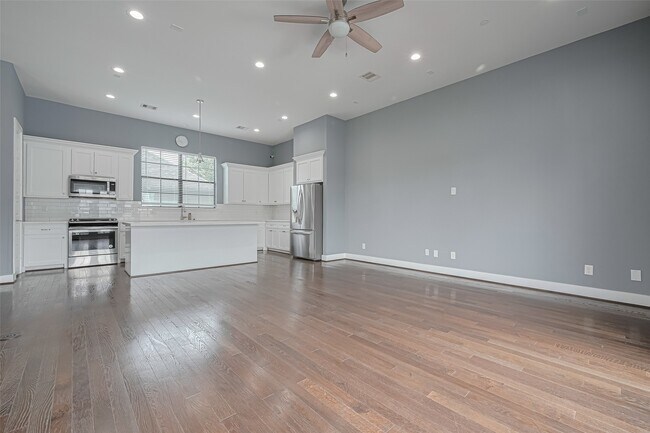 Building Photo - 4318 Center St