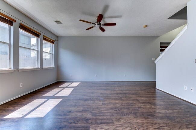 Building Photo - 47 Wickerdale Pl