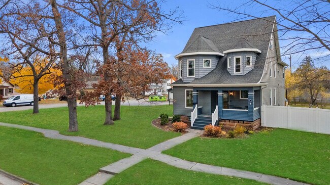 Building Photo - 924 Capital St