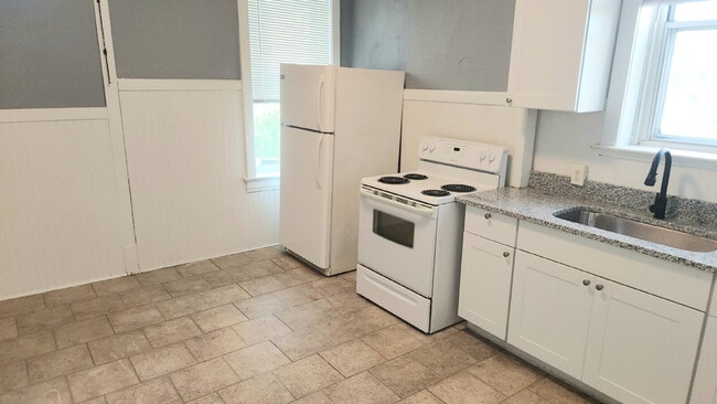 Building Photo - 3721 Iowa Ave