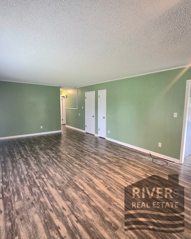 Building Photo - 1233 Ridge Dr