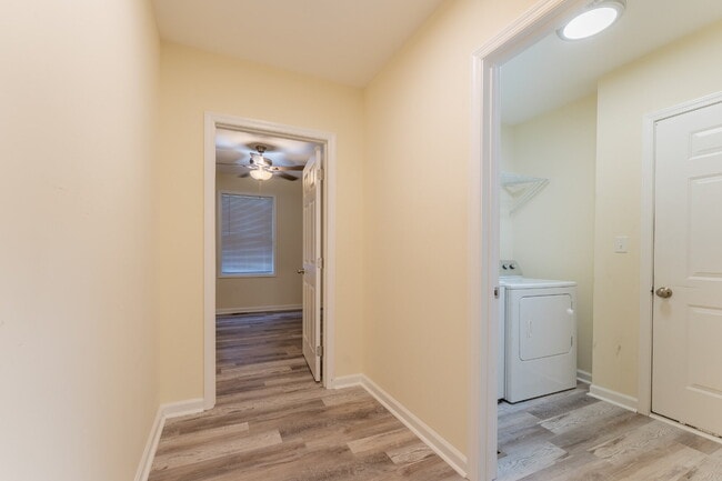 Building Photo - Donelson 3 Bedroom 2 Bath Apartment in Duplex