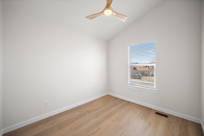 Building Photo - Stunning tri-level remodeled home in Briargate!