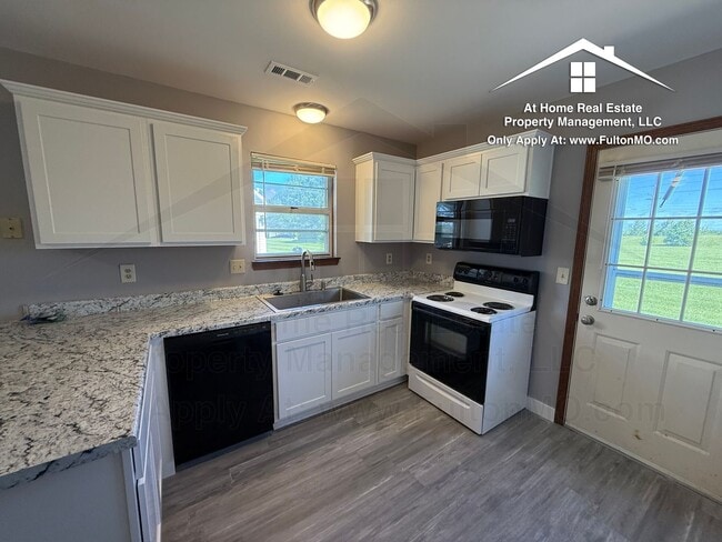 Building Photo - 2703 Mayflower Dr