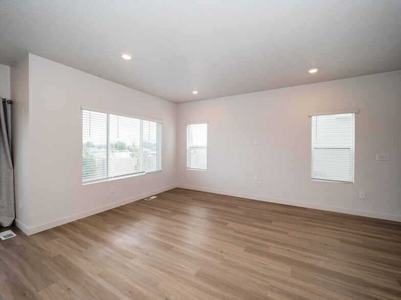 Building Photo - 1578 W Sparta Way