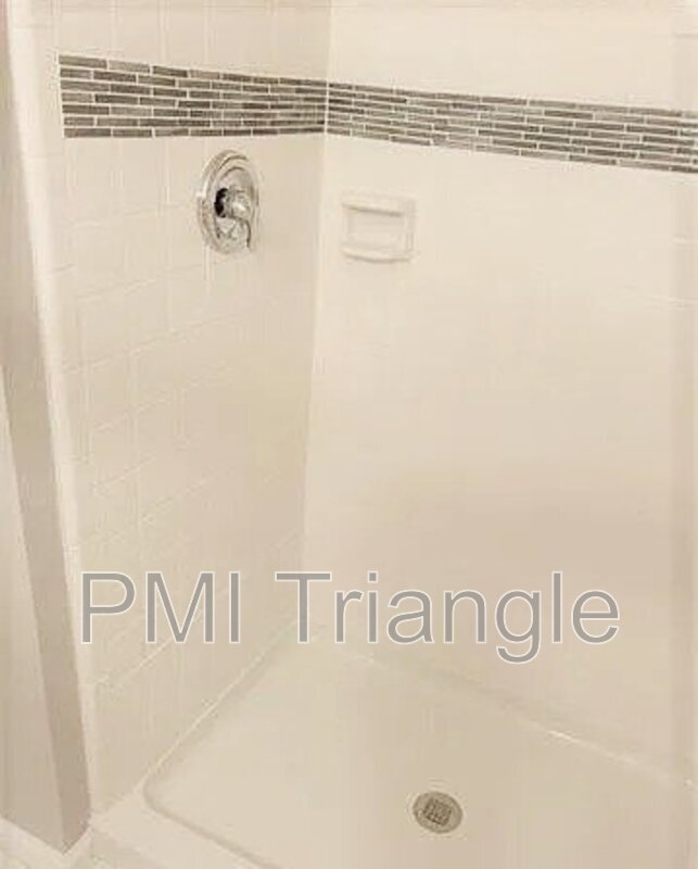 Building Photo - 1320 Park Glen Dr