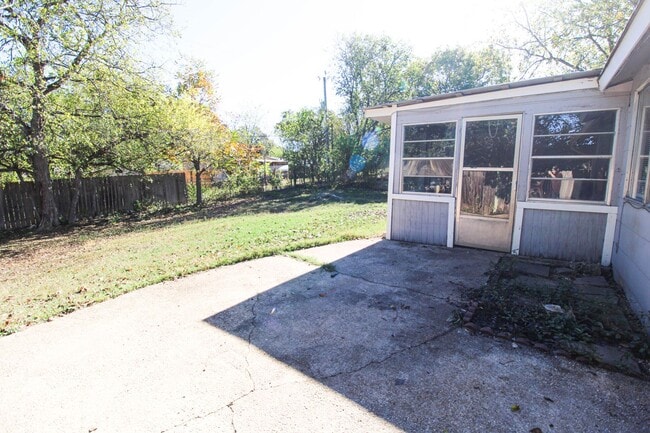 Building Photo - 10906 Lands Run St