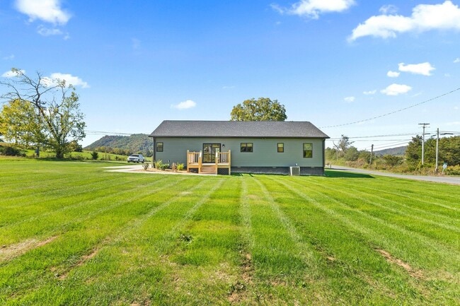 Building Photo - Modern Mountain Living Minutes from the Watauga River!