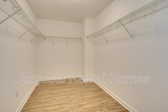 Building Photo - 1036 Lancaster Way