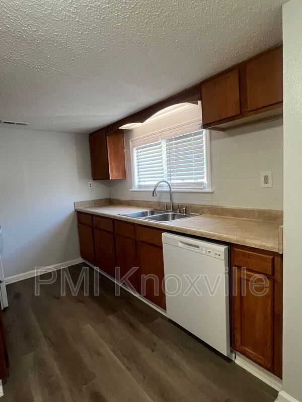 Building Photo - 489 W Outer Dr