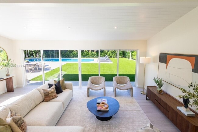 Building Photo - 4520 Sabal Palm Rd