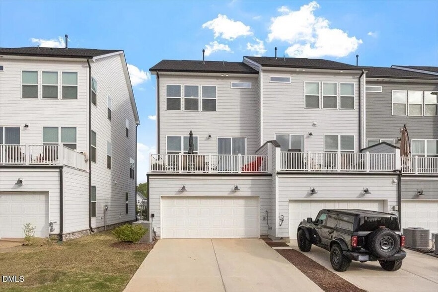 Building Photo - Room in Townhome on Billingshurst Wy