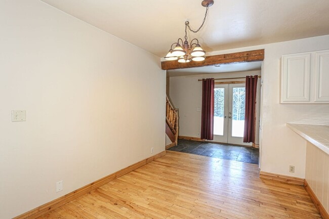 Building Photo - UPDATES COMPLETED!  Unfurnished home! Dogs...