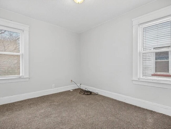 Building Photo - 10100 Yale Ave