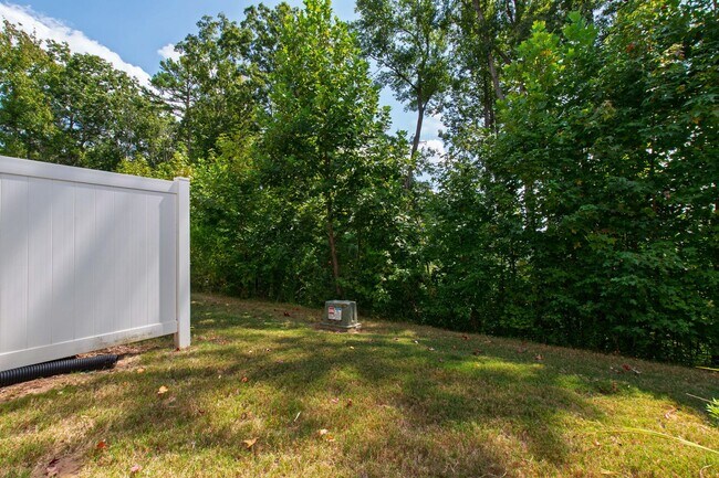 Building Photo - Serene Cul-de-Sac Retreat: 3BR Hillsboroug...