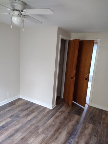 Building Photo - 327 Parkridge Ave