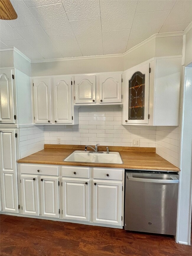 Building Photo - 1112 Southampton Dr