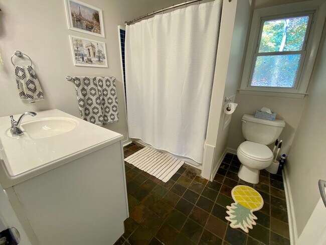 Building Photo - South AVL - 3/2 with Finished Basement!