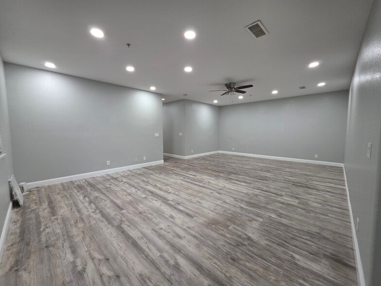 Building Photo - 5521 Enrico Blvd
